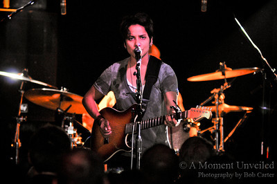 Vicci Martinez singing some of Reed favorite songs