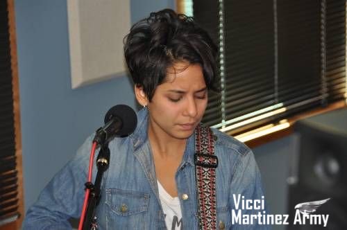 Vicci Martinez live in studio with KISS 101.6