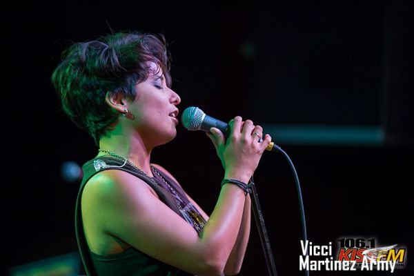 Vicci Martinez Live 2012